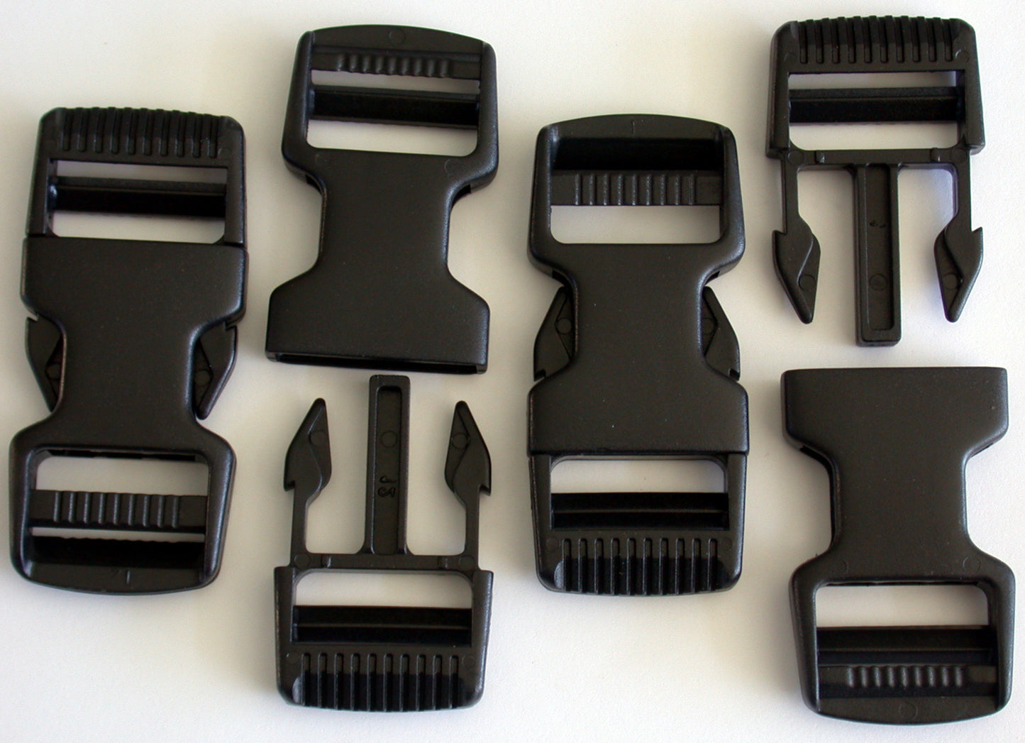 SR1- A set of 4 plastic side release buckles use on 1-inch webbing boundary kits